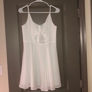 White sleeveless dress never worn